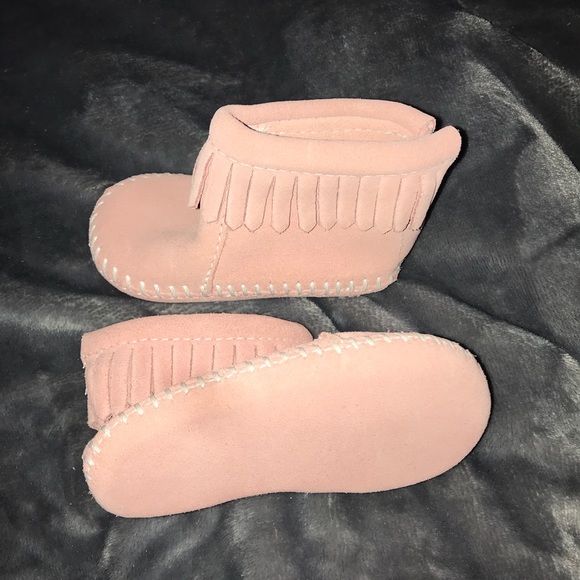 SOLD. Baby Minnetonka Moccasins Sz 2 Pink Suede - Picture 4 of 5